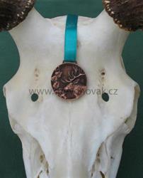 Medaile podle hodnocení CIC jelena č.817 - bronzová medaile podle hodnocení CIC s motivem jelena